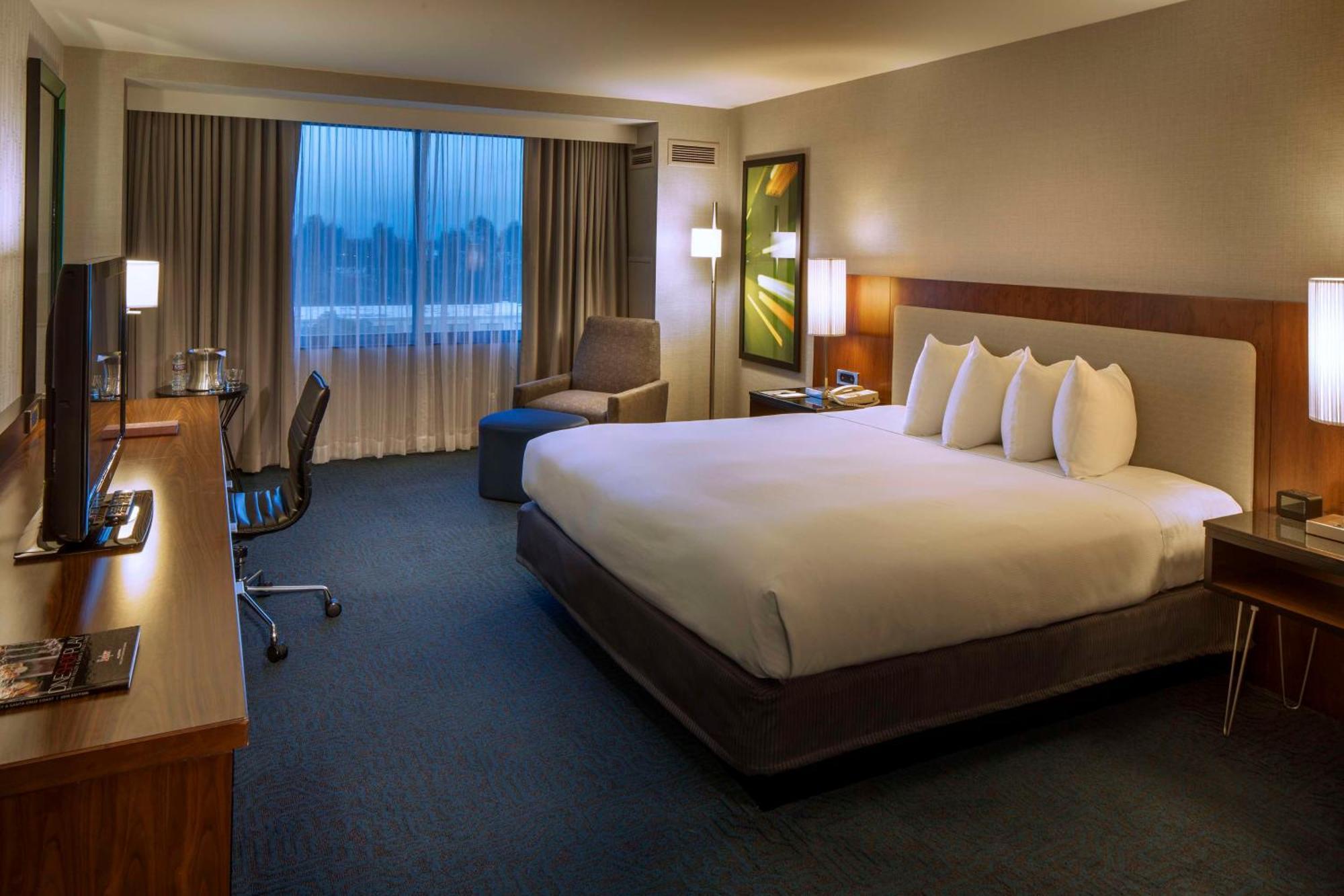 Doubletree By Hilton Newark-Fremont Hotel Exterior foto