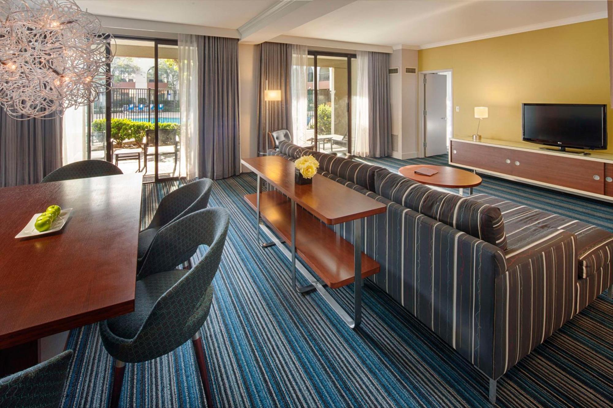 Doubletree By Hilton Newark-Fremont Hotel Exterior foto